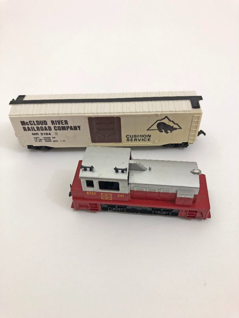 HO Scale Set-2 Not Working Diesel Engine & Box Car